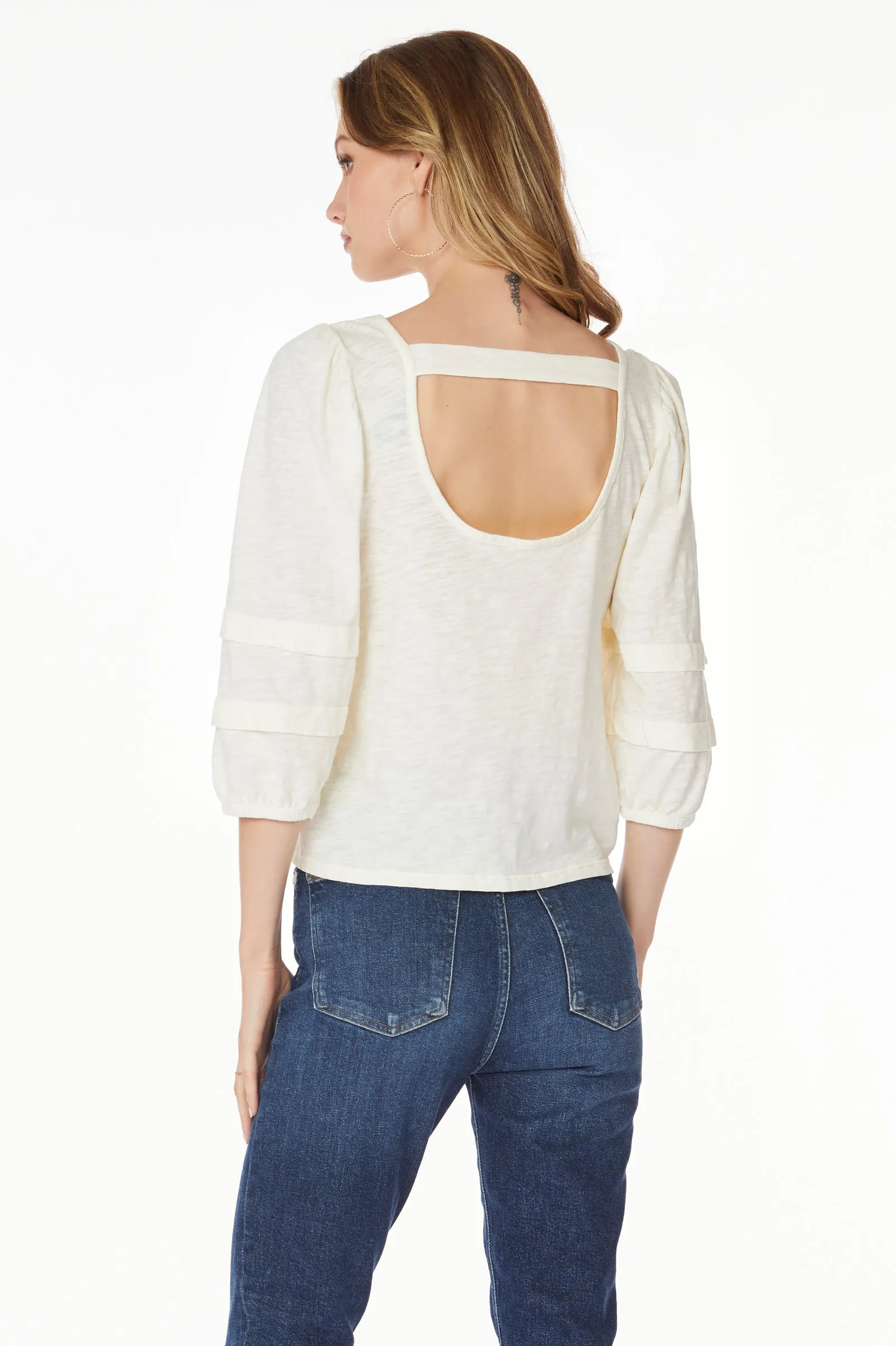 PLEATED 3/4 SLEEVE CREW NECK TOP